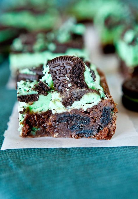 Brownie Oreo, Oreo Bars, Mint Cheesecake, Cheesecake Brownie, Mint Oreo, Averie Cooks, Mint Brownies, Chocolate Oreo, Oreo Brownies