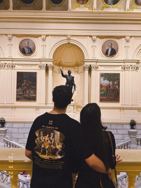 #couple #aesthetic #casal #museum #romantic Museum Photo Ideas Couple, Couple Museum Date, Immersive Museum, Museum Date Aesthetic, Museum Couple, Dates Aesthetic, Museum Date, Dream Dates, Museum Photography