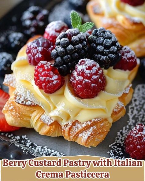 Italian Crema, Berry Custard, Custard Pastry, Leche Cake, Pastry Recipe, Sweet Dishes Recipes, Puff Pastry Recipes, Yummy Comfort Food, Fancy Desserts