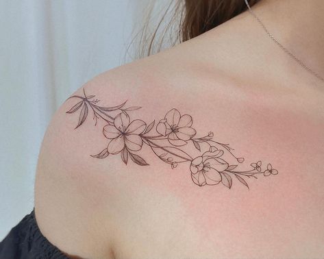 Floral Tattoo Placement For Women, Women Collarbone Tattoo, Swaggy Tattoos, Under Arm Tattoo, November Tattoo, Ankle Tattoo Ideas, Underarm Tattoo, Floral Tattoo Shoulder, Small Shoulder Tattoos