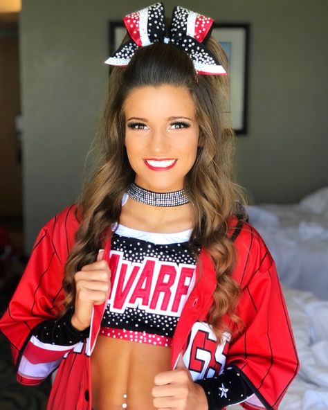 Morgan Simianer, Navarro Cheer, Cheer Team Pictures, School Cheerleading, Cheerleading Photos, College Cheer, Cheer Poses, Cheerleading Hairstyles, Cute Cheerleaders