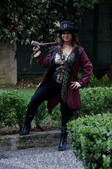 Lady Pirate Costume, Pirate Costume Ideas, Pirate Cosplay, Lady Pirate, Female Pirate Costume, Fantasy Garb, Mode Steampunk, Medieval Garb, Pirate Queen