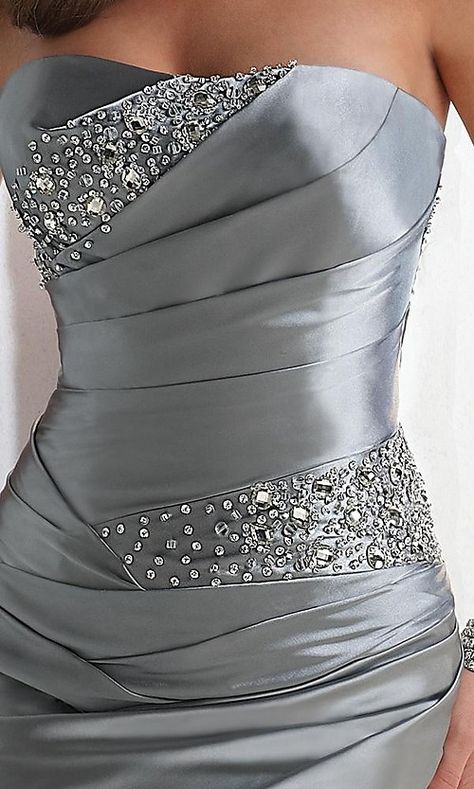 Silvery glam! فستان سهرة, Pleated Bodice, Prom Girl, Pretty Dress, Gorgeous Gowns, Looks Style, Prom Gown, Beautiful Gowns, Fancy Dresses