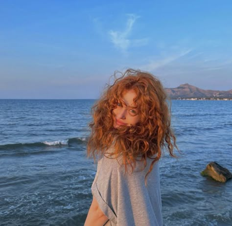 얼굴 드로잉, Ginger Girls, Lily Evans, Dream Hair, Ginger Hair, Aesthetic Hair, Aesthetic Girl, The Wind, Hair Looks