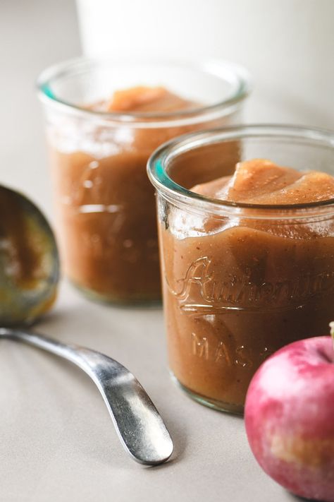 Easy Apple Butter Recipe • QUICK classic recipe! Homemade Applesauce Recipes, Pear Sauce, Slow Cooker Apple, Slow Cooker Apple Butter, Pear Butter, Apple Butter Recipe, Apple Recipes Easy, Slow Cooker Apples, Apple Sauce Recipes