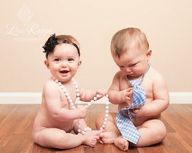 Twin Picture Ideas, Twin Babies Pictures, Twin Photo Ideas, Twin Baby Photography, 6 Month Pictures, Twins Photography, Babies First Words, Twin Pictures, 6 Month Photos