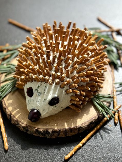 Hedgehog Cheeseball — Oh Cakes Winnie Forest Baby Shower Food, Mushroom Birthday Party, Hedgehog Cheeseball, Woodland Party Food, Animal Party Cake, Nature Birthday Party, Christmas Trolls, Animal Themed Food, Woodland Baby Shower Food