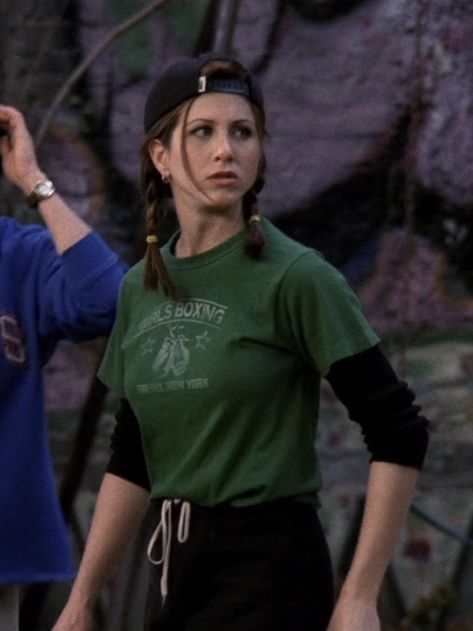 Rachel Green Sport Outfit, Rachel Green Football Outfit, Rachel Green Outfits Football, Rachel Green Workout, Rachel Football Outfit, Rachel Green Baseball Outfit, Friends Fashion Rachel, Rachel Green Costumes Central Perk, Rachel Green Costumes