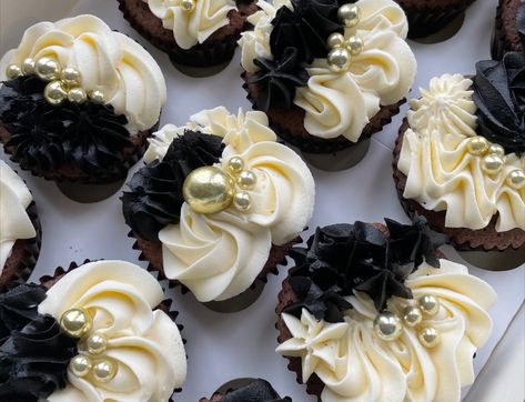 Black, White & Gold themed Cupcakes Gold Sheets, White Cupcakes, Themed Cupcakes, Cake Designs Birthday, 70th Birthday, Sheet Cake, Cake Designs, Birthday Parties, Cake Decorating