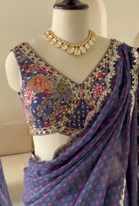 Sadi Designs Latest, Saree Combination, Multicolored Blouse, Blouses Designs, Dresses Traditional, Dress Book, Indian Saree Blouse, Indian Saree Blouses Designs, Indian Dresses Traditional