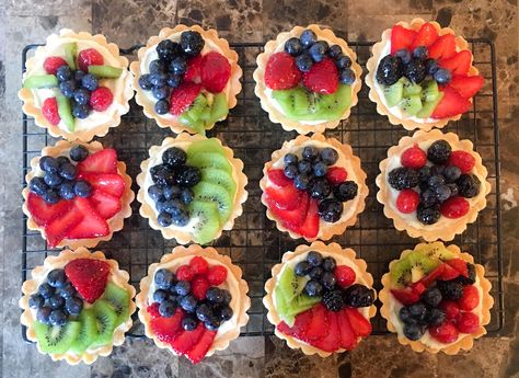 Fruit Tart Decoration Mini, Mini Fruit Tarts Decoration, Fruit Tart Decoration Ideas, Wedding Dessert Recipes, Tart Decorating Ideas, Fruit Tart Decoration, Fruit Tarts Mini, Mini Fruit Tart, Fruit Tartlets