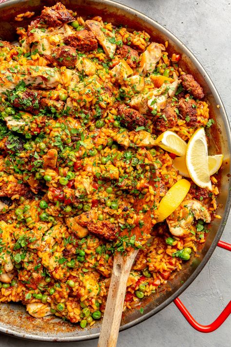 Chicken Paella Recipe Easy, Chicken Paella Recipe, Chicken And Chorizo Paella Recipe, Chorizo Paella Recipe, Chicken And Chorizo Paella, Chorizo Recipes Dinner, Spanish Paella Recipe, Gluten Free Dairy Free Dinner, Chorizo Paella