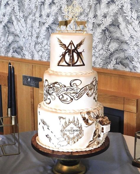 Wedding Cake Harry Potter, Harry Potter Wedding Cake, Harry Potter Theme Cake, Harry Potter Desserts, Gateau Harry Potter, Harry Potter Birthday Cake, Harry Potter Wedding Theme, Harry Potter Food, Anniversaire Harry Potter