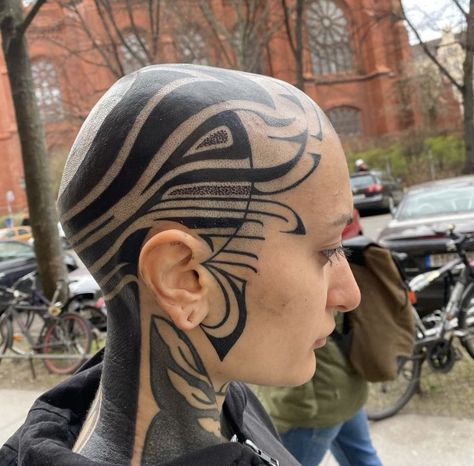 Bald Tattoo, Back Ear Tattoo, Chin Tattoo, Generation Zero, Tattoo Crane, Horrible Tattoos, Master Tattoo, Shaved Head Women, Blackout Tattoo