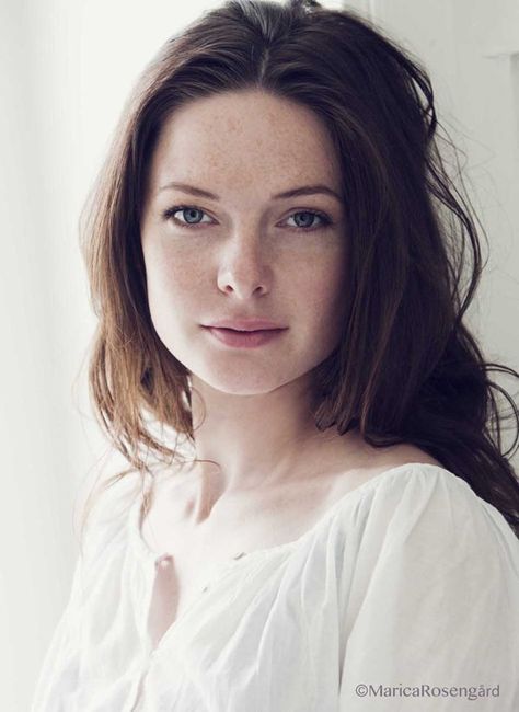 Rebecca Ferguson as Mariotta. I love her a lot  au naturel. Rebecca Ferguson Actress, Elizabeth Woodville, Rebecca Ferguson, Felicity Jones, Pretty Woman, Blue Eyes, Gq, Brown Hair, Stockholm