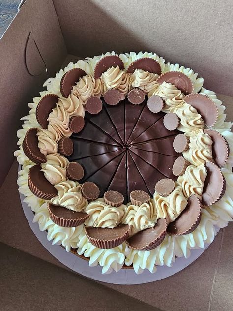 Reese's Peanut Butter Cheesecake, Brownie Crust, Cheesecake Lovers, Peanut Butter Cheesecake, Reeses Peanut Butter, Best Recipe, Butter Cream, Peanut Butter, Pastry