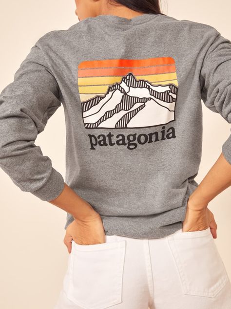 If you don't have one, probably you need one. This 100% recycled long-sleeved T-shirt is made from 4.8 plastic bottles and .26 pounds of fabric scrap, and saves 63 gallons of water compared to a conventional cotton T-shirt. Fair Trade Certified™ sewn. Patagonia is the holy grail, started-it-all Sustainability Guru. Patagonia Sweatshirt, Patagonia Outfit, Outdoor Clothing Brands, Patagonia Shirts, Tshirt Outfits, Dream Clothes, Outdoor Outfit, Ethical Fashion, Comfy Outfits