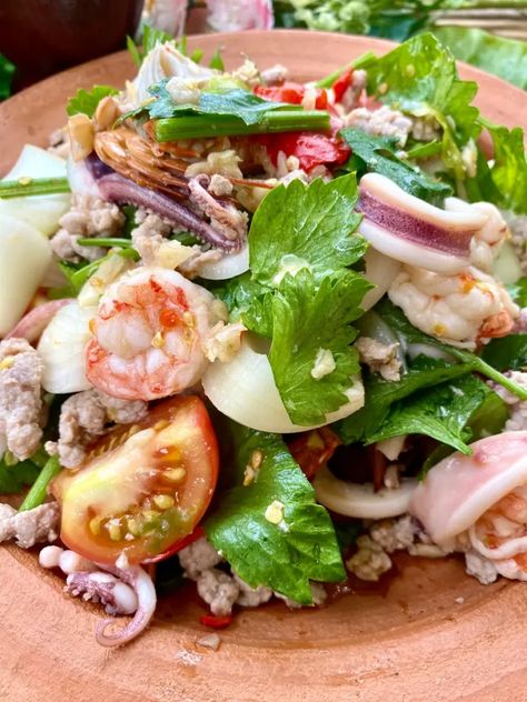 Thai Seafood Salad, Air Fryer Recipes Chicken Wings, Thai Seafood, Salad With Shrimp, Sea Food Salad Recipes, Favorite Pasta Recipes, Malaysian Cuisine, Tom Yum, Spicy Thai