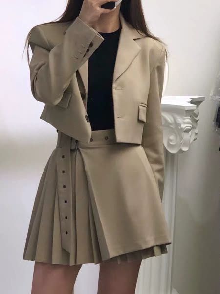 [Ad] 86 Top Black Cropped Blazer Outfit Tricks You Have To See #blackcroppedblazeroutfit Black Cropped Blazer Outfit, Cropped Blazer Outfit Classy, Fashion Outfits Korean Style, Cropped Blazer Outfit, Fashion Outfits Korean, Classic Outfits For Women, Classy Skirts, Outfit Korean Style, Womens Tweed Jacket