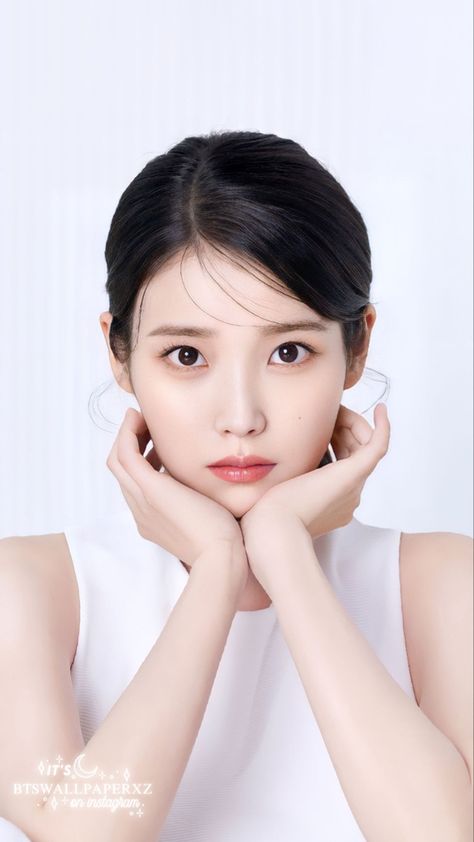 Iu Eyebrows, Iu Eyes, Iu Hair, Korean Picture, Lee Jieun, Low Bun Hairstyles, Skin Tags, Japanese Makeup, Photoshoot Makeup