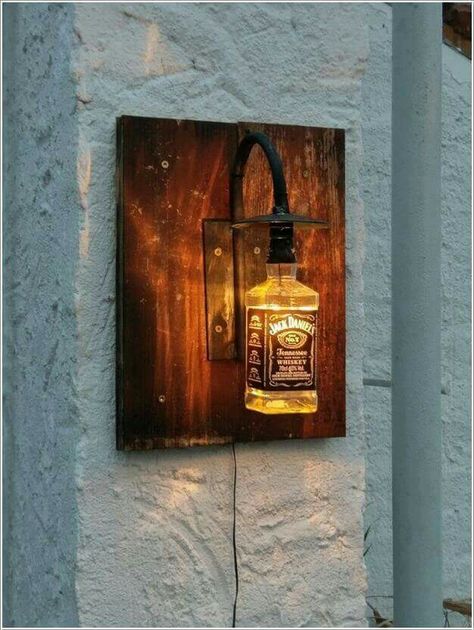 Diy Outdoor Lighting, Diy Lampe, Creative Walls, Deco Originale, Bottle Lamp, Outdoor Light Fixtures, Wooden Lamp, Creative Wall, Bottle Lights