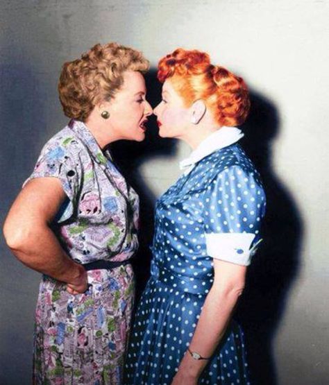 Rare color photo of Vivian Vance & Lucille Ball on the set of I Love Lucy <3 Klasik Hollywood, I Love Lucy Show, Lucille Ball Desi Arnaz, Lucy And Ricky, Desi Arnaz, Lucille Ball, Love Lucy, Actrices Hollywood, I Love Lucy