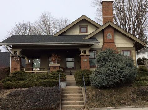 Sears Avalon, in Hellertown, Pennsylvania. 90s Style House Exterior, 2000s Suburban Home, Grandmas House Exterior, Midwest House Exterior, Basic House Exterior, 80’s House Exterior, 80's Houses Exterior, 70s Suburban House, Craftmans Style House Exterior