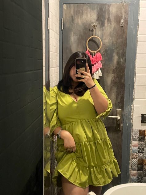 Chubby Girl Mirror, Plus Size Aesthetic Photography, Curvy Casual Outfits, Gaun Fashion, Aesthetic Grunge Outfit, Beautiful Dress Designs, Stylish Party Dresses, Saree Look, Cute Selfie Ideas