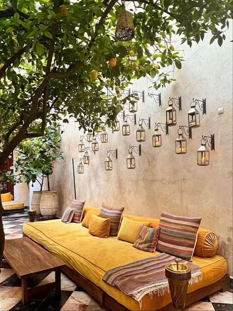 Moroccan Interiors, Apartment Essentials, Floor Seating, Outdoor Decor Backyard, Moroccan Design, Furniture Outdoor, Diy Outdoor Furniture, Dream House Decor, Outdoor Lounge