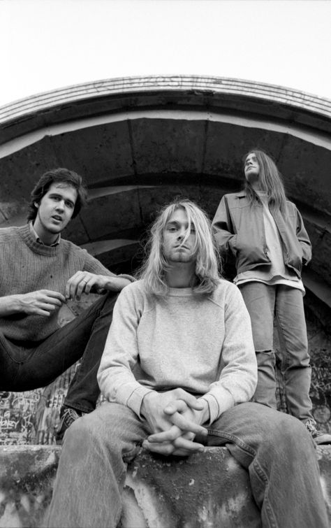 Krist Novoselic, Kurt Cobain and Chad Channing #Nirvana - April 1990 Nirvana Poster, Rock Band Posters, Nirvana Kurt Cobain, Nirvana Kurt, Rock Vintage, Band Stuff, Rock Posters, April 25, Band Posters