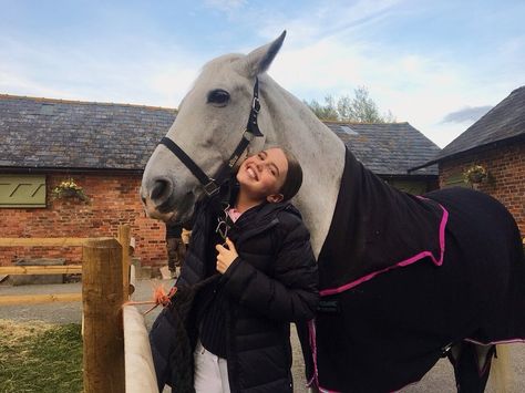 Carla Woodcock on Instagram: “FREE REIN SEASON 3 IS HEEEEEERRRREEE!!! Darcy was too busy being a diva for a photo op so I had to steal Firefly instead. I think he likes…” Carla Woodcock, Free Rein Season 2, Jaylen Barron, Free Rein Tv Show, Coming Soon Landing Page, Free Rain, Horse Movies, Free Rein, Beautiful Horse Pictures