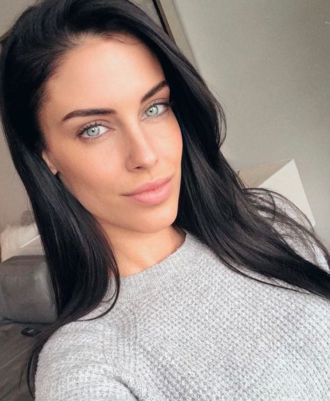 Looks Quotes, Jessica Lowndes, Social Media Break, Canadian Actresses, Woman Face, Pretty Woman, Beauty Hacks, Actresses, Celebrities