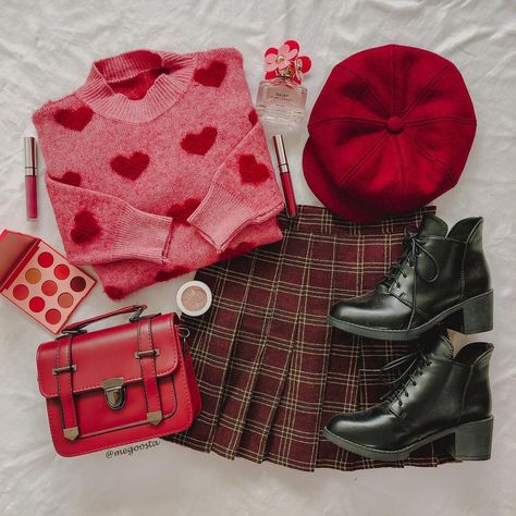 Megoosta Fashion 🌈☀️🌙⭐️ on Instagram: “Mixing patterns ❤️ hearts and plaid or hearts and stars ⭐️” Bocas Anime, Pattern Mixing Outfits, Fitted Fashion, Mixing Patterns, Hearts And Stars, Outfit Layout, Yellow Fashion, Girly Fashion