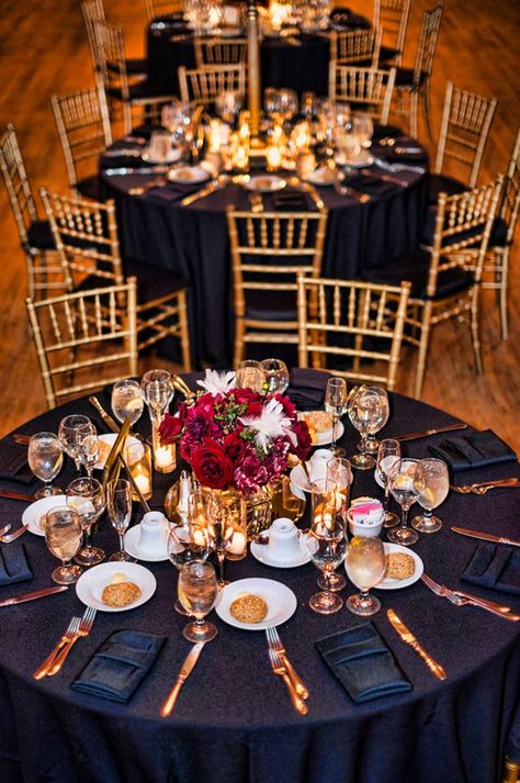 Gold and Red Old Hollywood Glam Winter Wedding | bellethemagazine.com Wedding Cocktail Tables, Halloween Wedding Decorations, Old Hollywood Wedding, Winter Wedding Favors, Gold Chargers, Black Gold Wedding, Hollywood Wedding, Elegant Halloween, Great Gatsby Party