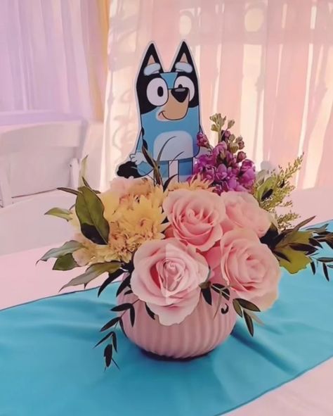 Bluey Birthday Daisy, Bluey Centerpieces For Girl, Diy Bluey Centerpieces, Bluey Photo Backdrop, Bluey Birthday Table Centerpieces, Bluey Centerpiece Ideas Diy, Bluey Table Centerpieces, Bluey Pinata Ideas, Bluey Birthday Table Decor