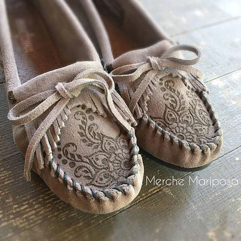 Use the code PINTEREST for 5% off your purchase! White Moccasins, Moccasin Pattern, Minnetonka Moccasins, Italian Dress, Duluth Mn, Moccasins Shoes, Moccasins Slippers, Henna Artist, Soft Suede