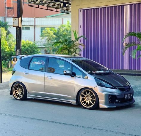 Honda Fit Sport Modified, Honda Jazz Modified, Honda Fit Modified, Honda Fit Sport, Custom Wheels Cars, Honda Vtec, Mercedes Wallpaper, Honda Fit Jazz, Honda Insight