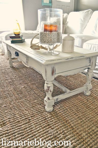 Distressed coffee table...the original is similar to my coffee so may be time for an up-cycle! White Distressed Coffee Table, Georgia Apartment, Camera Shabby Chic, Distressed Coffee Table, Shabby Chic Coffee Table, Painted Tables, Shabby Furniture, Coffee Table Ideas, White Coffee Table