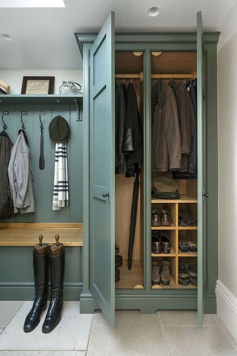 Boot Room Utility, Mudroom Bench With Storage, Utility Room Designs, Vstupná Hala, Mudroom Cabinets, Mudroom Entryway, Mudroom Decor, Mudroom Laundry Room, Mud Room Storage