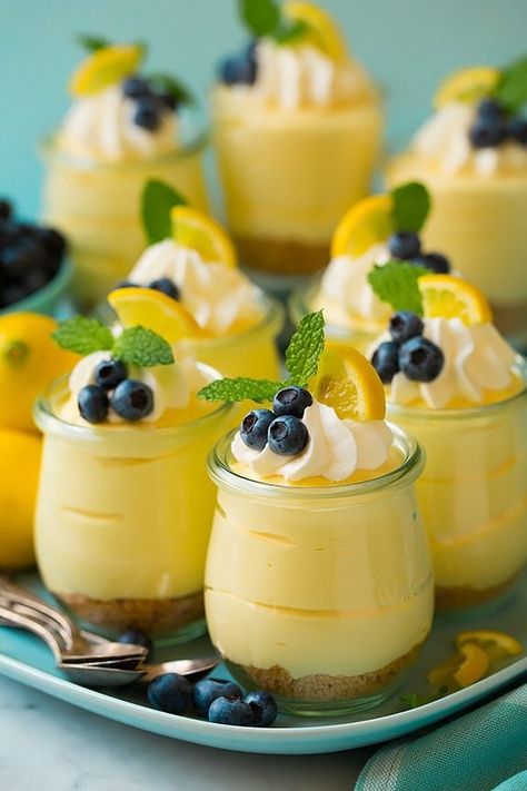 Pudding Chia, Lemon Mousse, Cheesecake Mousse, Lemon Dessert Recipes, Brownie Desserts, Easy Summer Desserts, Small Desserts, Mousse Recipes, Lemon Cheesecake