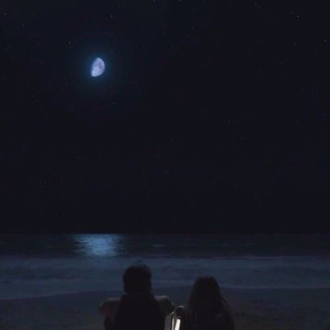 Couple Under The Moon, Animals Quotes, Lions Gate, Beach At Night, Night Couple, Night Scenery, My Kind Of Love, Night Vibes, Night Aesthetic