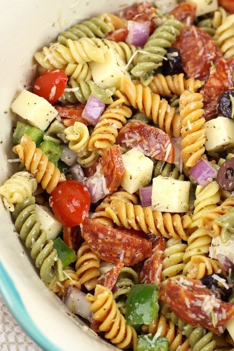 Pasta Salad For A Crowd, Salad For A Crowd, Classic Pasta Salad, Resep Pasta, Salads For A Crowd, Pasta Italiana, Resep Salad, Salad Pasta, Cold Pasta