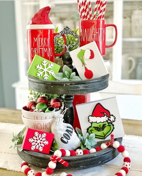 Snowman Signs, Grinch Decorations, Grinch Christmas Party, Whoville Christmas, Grinch Christmas Tree, Grinch Party, Grinch Christmas Decorations, Gingerbread Christmas Decor, Christmas Tray