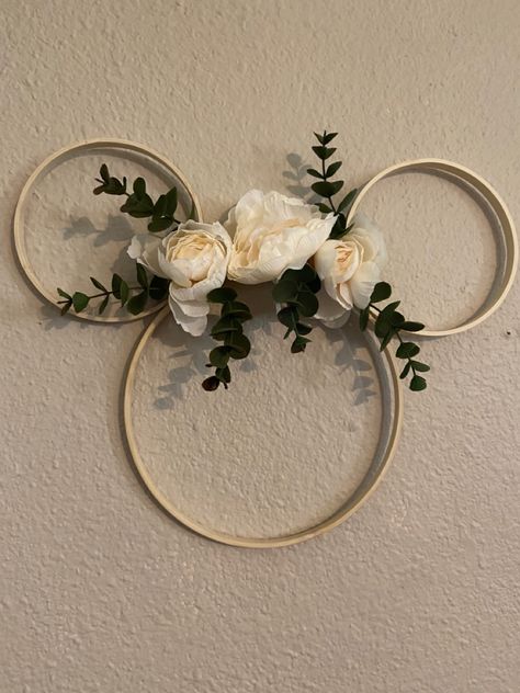 Mini Mouse Bridal Shower Ideas, Simple Disney Decor, Mickey Bridal Shower Ideas, Minnie Bridal Shower Ideas, Disney Inspired Bridal Shower, Disney Themed Bridal Shower Decorations, Minnie Mouse Bridal Shower Ideas, Mickey Mouse Bridal Shower Ideas, Boho Disney Decor