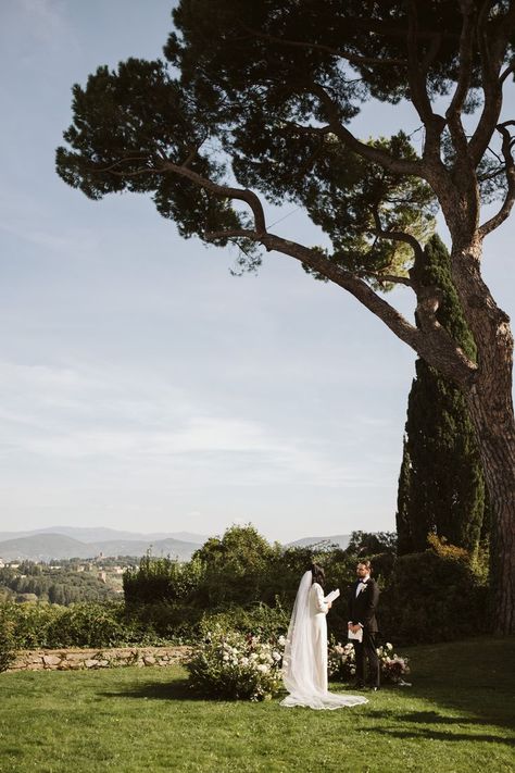 Intimate Italian Wedding, European Elopement, Elopement Ideas Italy, Florence Elopement, Tuscany Wedding Ceremony, Italian Elopement, Europe Elopement, Italy Wedding Aesthetic, Elopement Italy