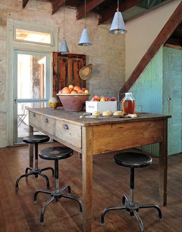 I love all these kitchen ideas!  I'd love to do redecorate my kitchen with vintage, rustic items. Log Cabin Kitchen, Furniture Repurposing, Dreamy Kitchens, Mobile Kitchen Island, Old Fashioned Kitchen, Repurposing Ideas, Dining Inspiration, Cabin Kitchens, Living Kitchen