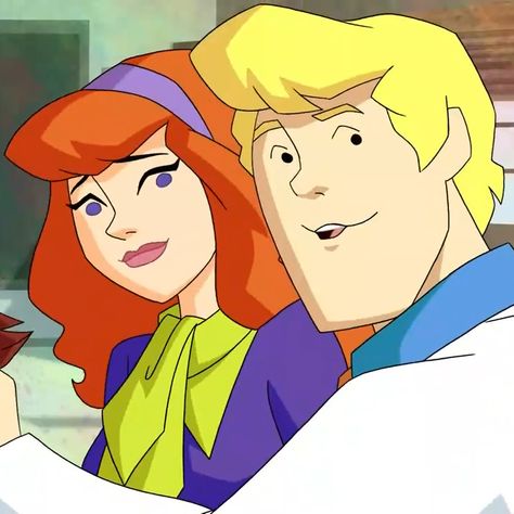 Fred Scooby Doo, Daphne And Fred, Daphne From Scooby Doo, Anime Characters Birthdays, Mystery Incorporated, Scooby Doo Pictures, Scooby Doo Mystery Inc, Scooby Doo Images, Scooby Doo Mystery Incorporated