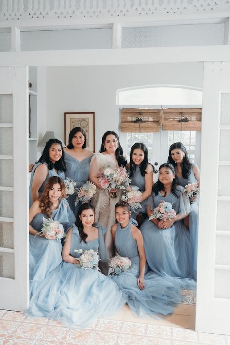 Inspirasi Gaun Bridesmaid Hijab, Entourage Gowns Bridesmaid, Blue Tulle Bridesmaid Dress, Bridesmaid Photoshoot Ideas, Gaun Bridesmaid Hijab, Powder Blue Bridesmaid Dress, Entourage Gowns, Bridesmaid Color, Bridesmaid Suits