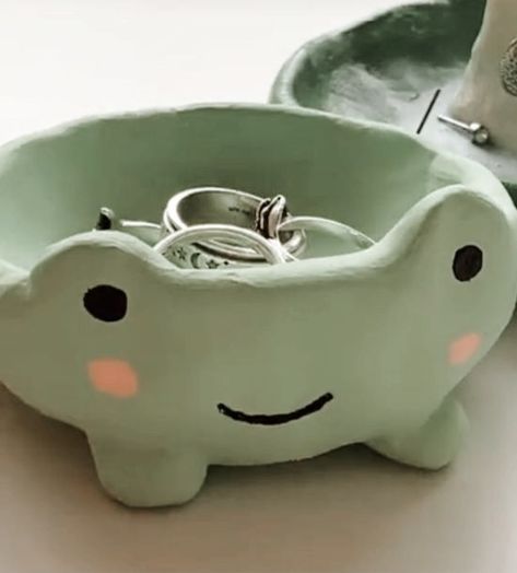 Cute Clay Ideas Aesthetic, Tanah Liat, Keramik Design, Ceramics Pottery Art, Cute Clay, Clay Art Projects, Diy Clay Crafts, Cute Frogs, Crafty Craft