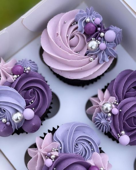 Purple Wedding Cookies Decorated, Cupcake Ideas For Birthday, Cute Simple Cupcakes, Mother S Day Cupcakes, Kids Cupcakes Ideas, Chocolate Cupcake Decorating Ideas, Purple Cupcakes Ideas, Cool Cupcakes Designs, Mothers Day Cupcakes Ideas